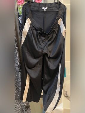 JoyLab Black Sweatpants with Cream Side Panels